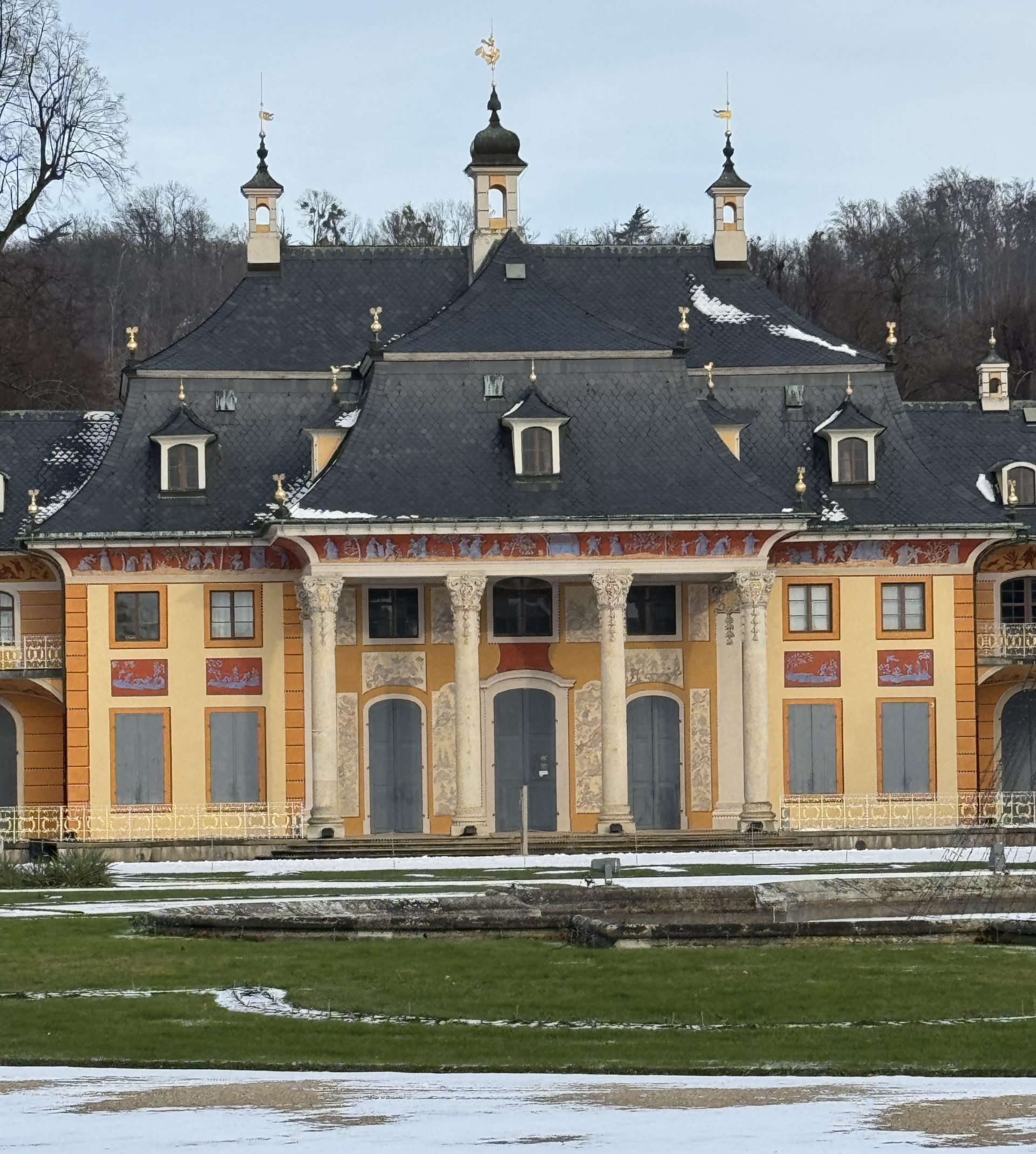 Bergpalais des Pillnitzer Schlosses im Winter, Ansicht Innenhof